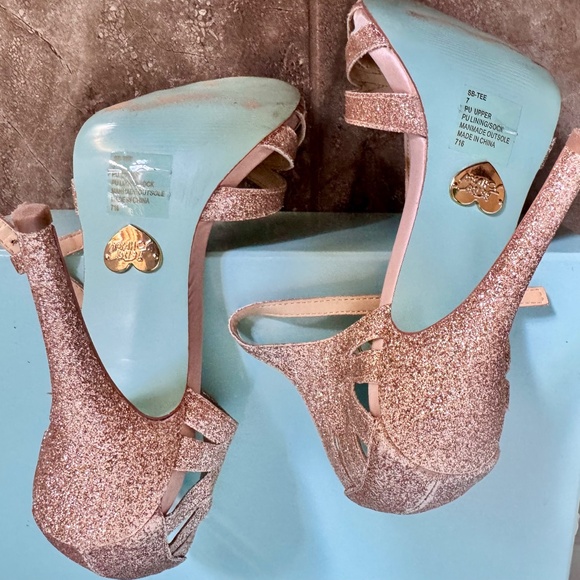 Betsy Johnson SB-TEE Champagne Size 7 - Picture 5 of 6